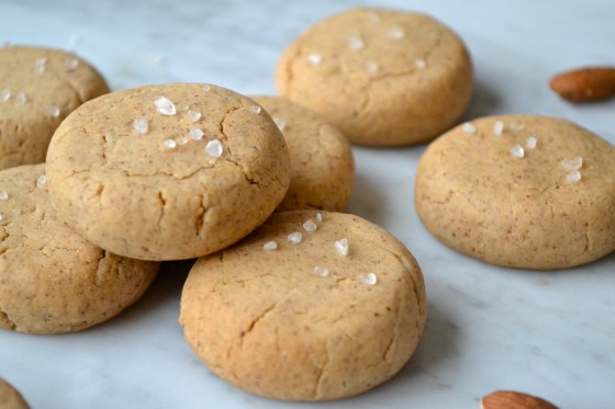 Almond butter biscuits with sea salt