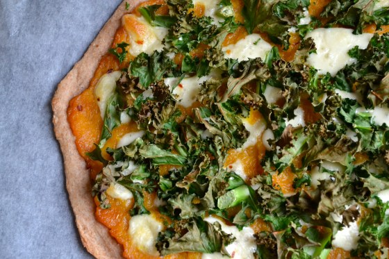 Pumpkin pizza with kale and chilli